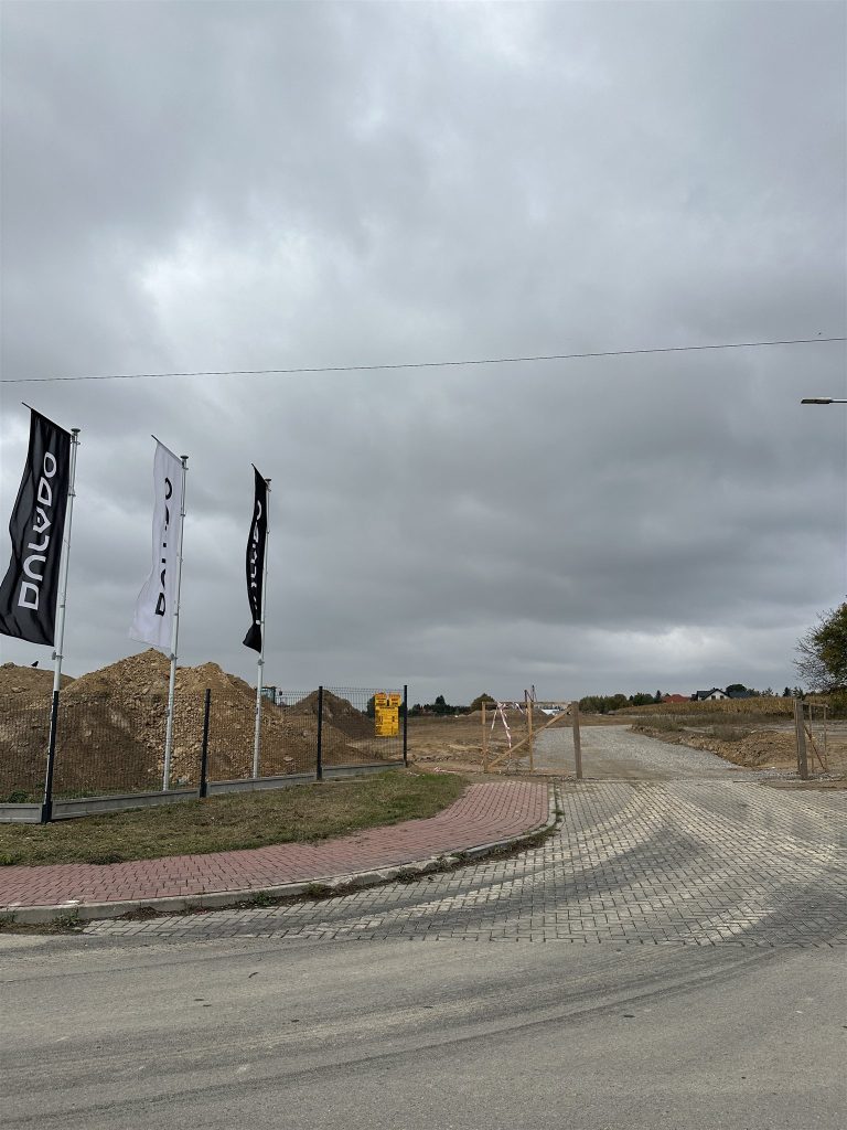 Wjazd na plac budowy Osiedla Bursztynowa w Świdniku