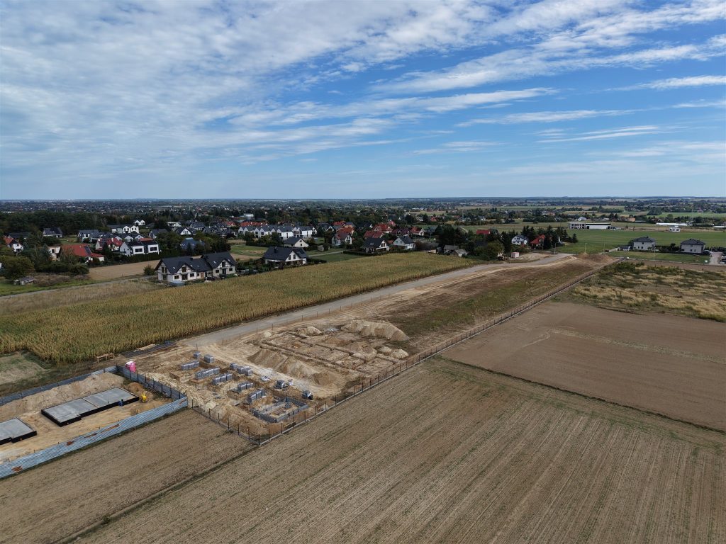 Plac budowy Osiedla Bursztynowa z lotu ptaka – fundamenty I etapu